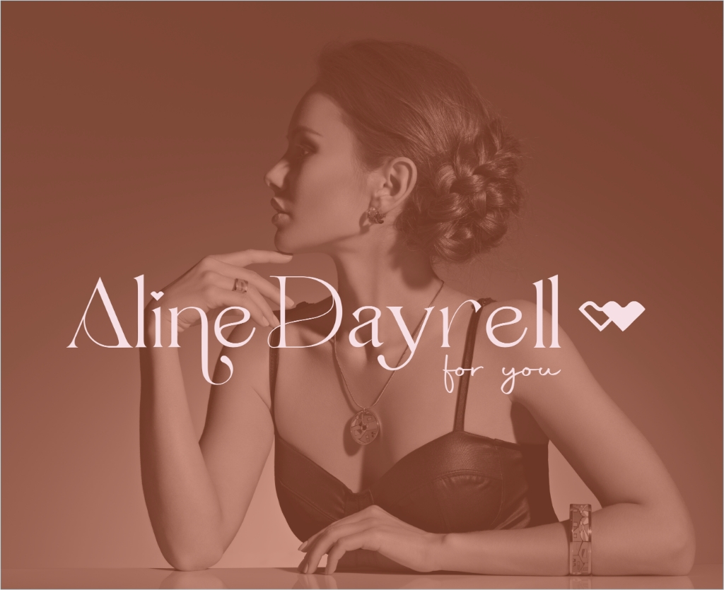 Modelo usando semijoias Aline Dayrell For You